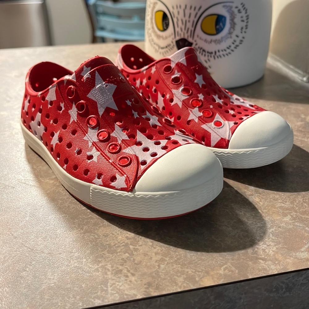 Native red and white stars toddler size 7